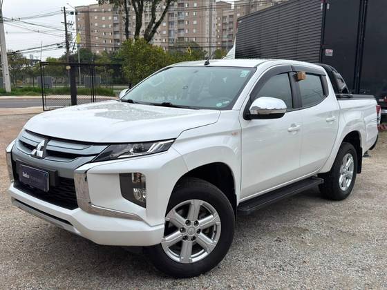 MITSUBISHI L200 TRITON 2.4 16V TURBO DIESEL SPORT GLS CD 4P 4X4 AUTOMÁTICO MITSUBISHI L200 TRITON 2.4 16V TURBO DIESEL SPORT GLS CD 4P 4X4 AUTOMÁTICO